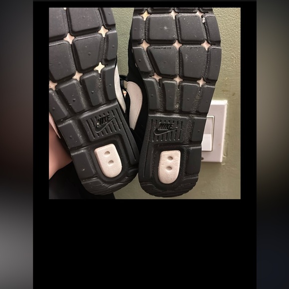 NIKE VENTURE RUNNER SHOES SIZE 8.5 for sale WOMANS - Picture 6 of 9